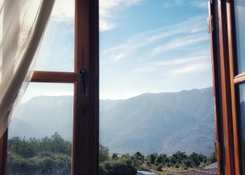 Ando nu pelas manhãs – Por Alexandre Lucas