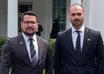 O deputado Eduardo Bolsonaro (PL-SP) e o blogueiro Paulo Figueiredo foram denunciados pelo crime de coação (Foto: Reprodução)