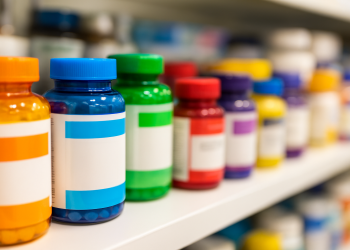 Anvisa proíbe 32 suplementos após inspeção em condições insalubres; veja marcas