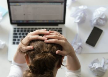 Estudo revela impacto do uso excessivo da internet na saúde mental dos brasileiros