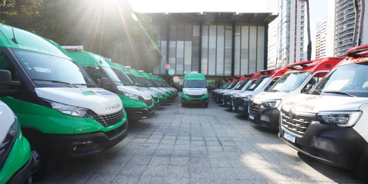 Ceará recebe 23 unidades odontológicas móveis e 17 ambulâncias do Samu em parceria com o Governo Federal