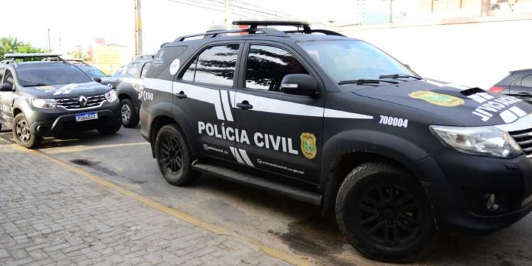 Pai e tio são presos suspeitos de estuprar irmãos de 13 e 14 anos, no Crato