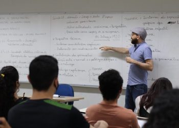 UFCA abre inscrições para seleção de professores substitutos com salários de até R$ 9 mil