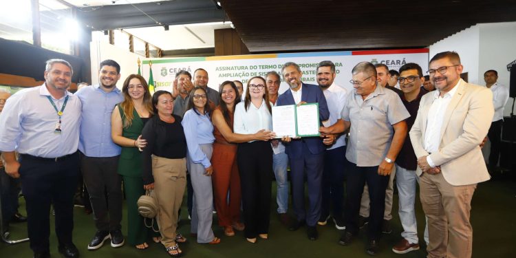 Governo do Ceará leva água tratada a mais de 1.700 famílias em comunidades rurais de 22 municípios