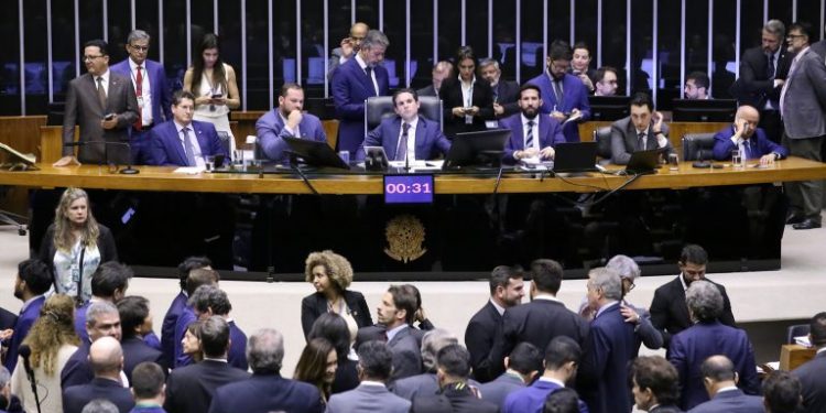 Em votação unânime, Câmara aprova isenção de Imposto de Renda para quem ganha até R$ 5 mil