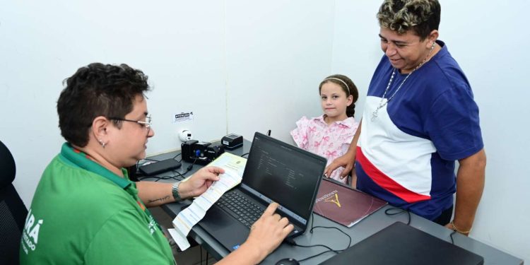 Caminhão do Cidadão leva serviços gratuitos a duas cidades do Cariri nesta semana