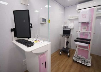 Outubro Rosa: Carreta da Saúde da Mulher inicia atendimentos em Juazeiro do Norte com foco na prevenção do câncer de mama