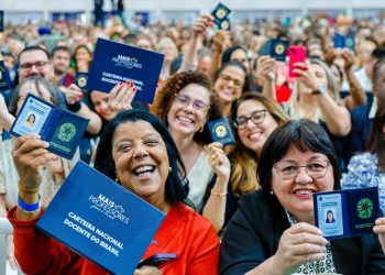 Professores de todo o país já podem solicitar a Carteira Nacional Docente com descontos e benefícios