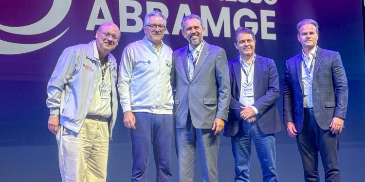 Governo do Ceará firma acordo para que pacientes do SUS também sejam atendidos no setor privado