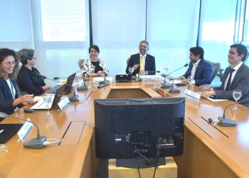 Elmano de Freitas busca novos investimentos para o Ceará em reuniões com Petrobras e BNDES