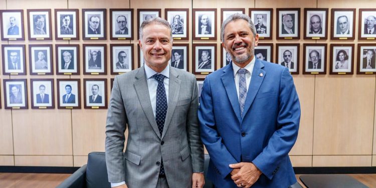 Elmano de Freitas discute duplicação de rodovias e novos investimentos para o Ceará em reuniões em Brasília