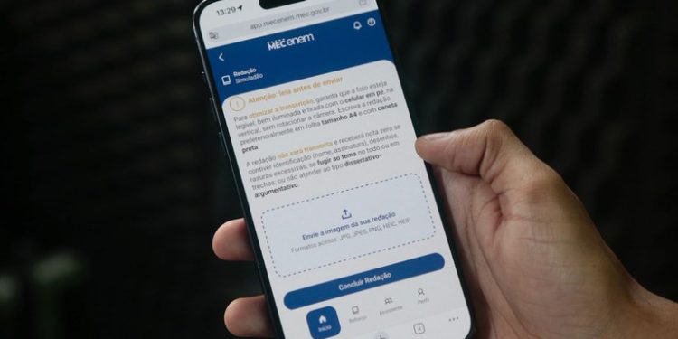 MEC lança aplicativo com simulados gratuitos do Enem e correção automática de redações