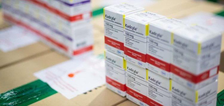 SUS recebe primeiro lote de medicamento inovador para câncer de mama e prevê atender 100% da demanda