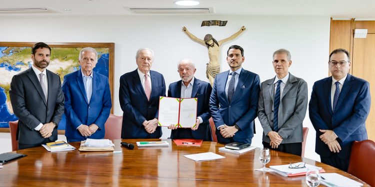 Lula envia ao Congresso projeto de lei Antifacção com regime de urgência