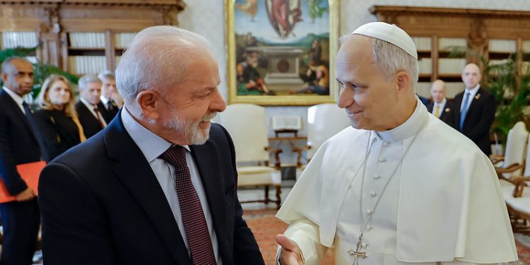 Lula se reúne com papa Leão XIV no Vaticano e defende movimento global contra a desigualdade