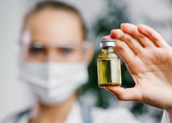 Intoxicações por metanol disparam no Brasil e acendem alerta sobre riscos à saúde