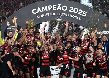 Flamengo se torna o primeiro tetracampeão brasileiro da Libertadores ao vencer o Palmeiras em Lima