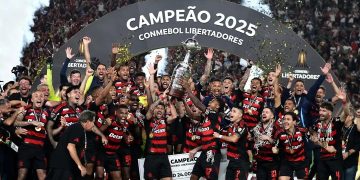 Flamengo se torna o primeiro tetracampeão brasileiro da Libertadores ao vencer o Palmeiras em Lima