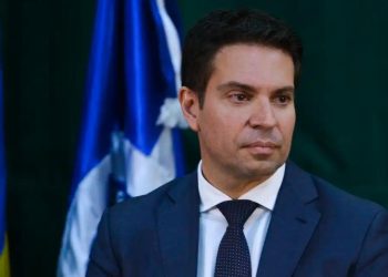 Moraes decreta prisão de Ramagem após divulgação de viagem aos EUA