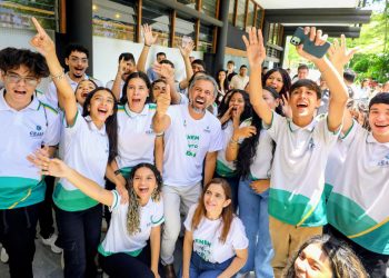 Governador Elmano anuncia construção de oito novas escolas de Ensino Médio em tempo integral