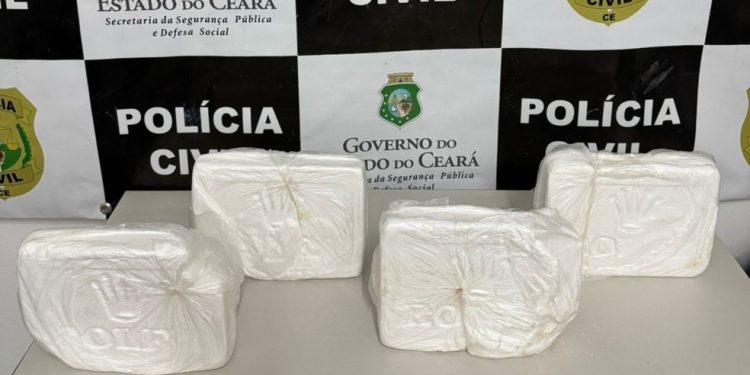 Jovem é presa em Nova Olinda transportando quase 4 kg de cocaína com bebê no carro