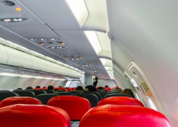 Turbulências, snacks e constrangimentos a bordo – Por Mirta Lourenço