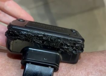 Bolsonaro admitiu a policiais que utilizou ferro de solda para violar tornozeleira; veja vídeo