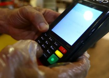 Bandeiras de cartões terão de cobrir falhas no sistema de pagamentos, decide BC
