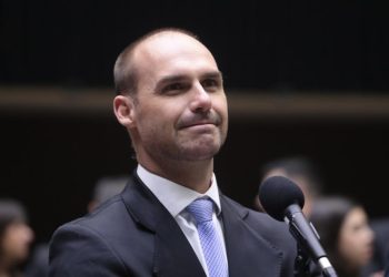 STF decide por unanimidade tornar Eduardo Bolsonaro réu por coação