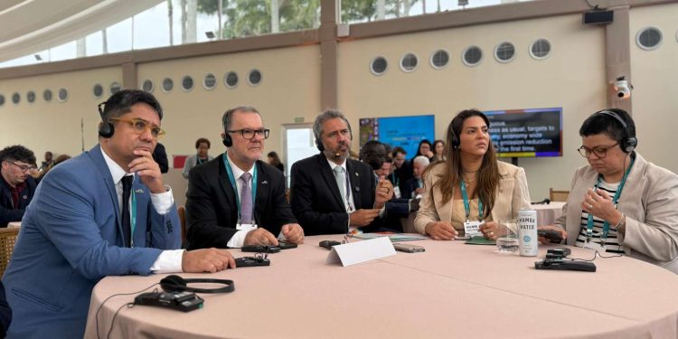 Elmano defende transição energética justa e inclusiva no Fórum de Líderes da COP30 no Rio