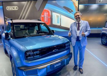 Elmano de Freitas anuncia inauguração do Polo Automotivo do Ceará durante visita ao Salão do Automóvel