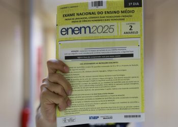 Três questões do Enem 2025 são anuladas após suspeita de vazamento no Ceará
