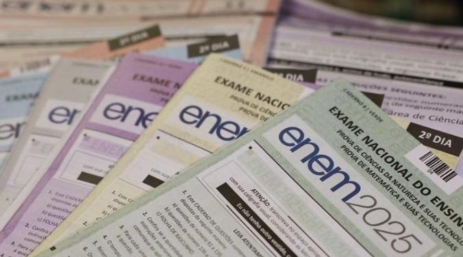 Gabaritos do segundo dia do Enem 2025 são divulgados após anulação de três questões