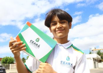 Com investimento de R$ 2,7 mi, Governo do Ceará entrega mais de 6 mil tablets a estudantes no Cariri