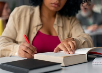 Ceará abre novas seleções e concursos públicos com salários de até R$ 16,4 mil