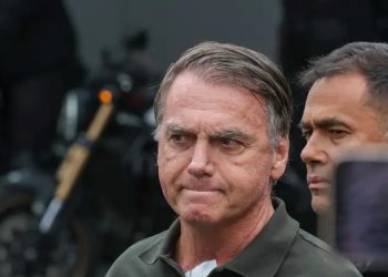 Bolsonaro atribui violação da tornozeleira a surto causado por medicamentos; prisão foi mantida