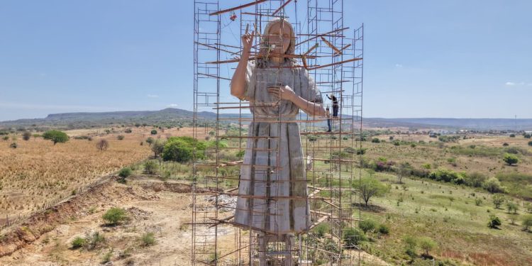 Monumento à Menina Benigna se torna novo símbolo de fé e turismo em Santana do Cariri
