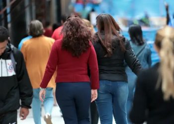 Brasil registra alta na expectativa de vida e mantém recuperação após pandemia, aponta IBGE