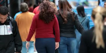 Brasil registra alta na expectativa de vida e mantém recuperação após pandemia, aponta IBGE