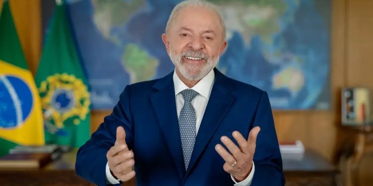Lula afirma que desigualdade no Brasil é a menor da história e destaca isenção do IR