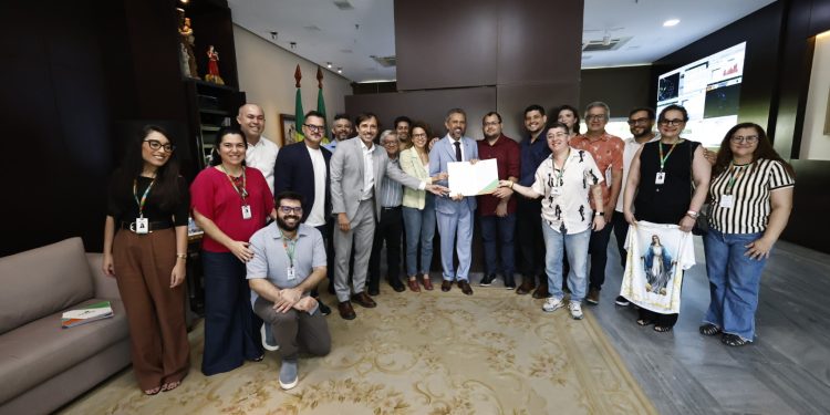 Elmano de Freitas anuncia criação do Plano de Cargos e Carreiras para os servidores da Cultura