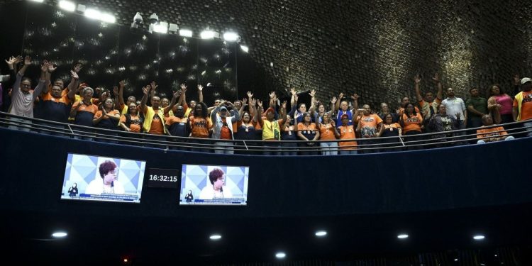 Senado aprova regras especiais de aposentadoria para agentes de saúde e de endemias