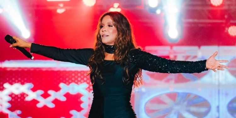 Silvânia Aquino anuncia nova banda após saída da Calcinha Preta