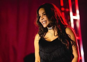 Silvânia Aquino anuncia saída da banda Calcinha Preta após anos de trajetória marcante