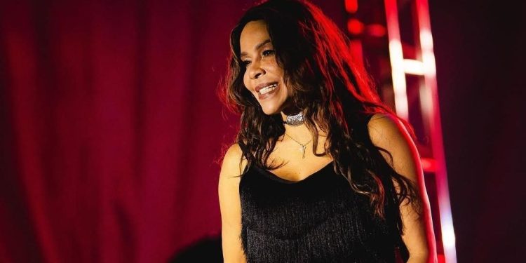 Silvânia Aquino anuncia saída da banda Calcinha Preta após anos de trajetória marcante