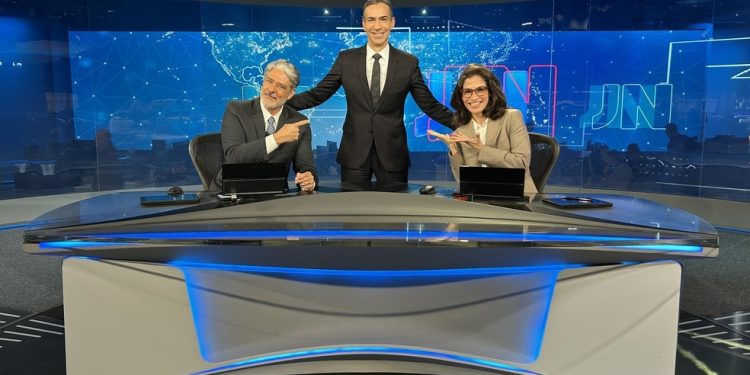 William Bonner se despede do Jornal Nacional após 29 anos e passa comando a César Tralli