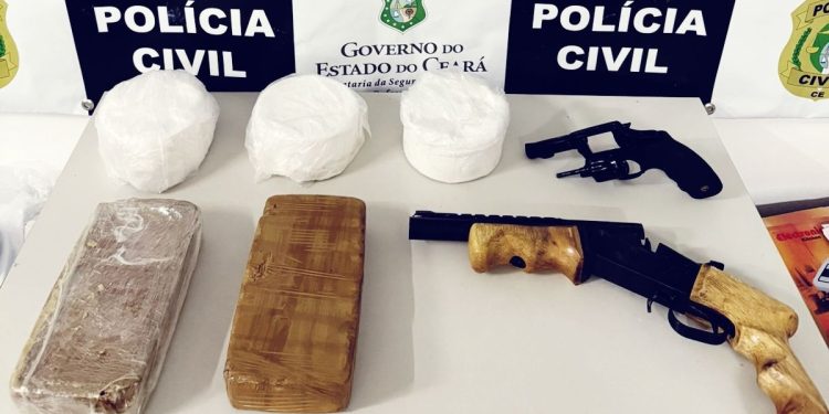 Polícia Civil apreende armas, mais de 4 kg de drogas e prende suspeito em ação no Crato