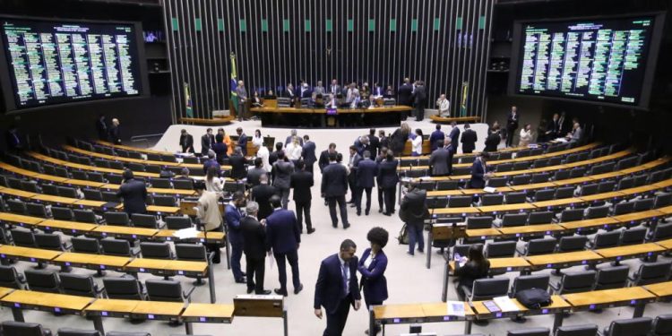 Congresso aprova LDO de 2026 com calendário obrigatório para pagamento de emendas
