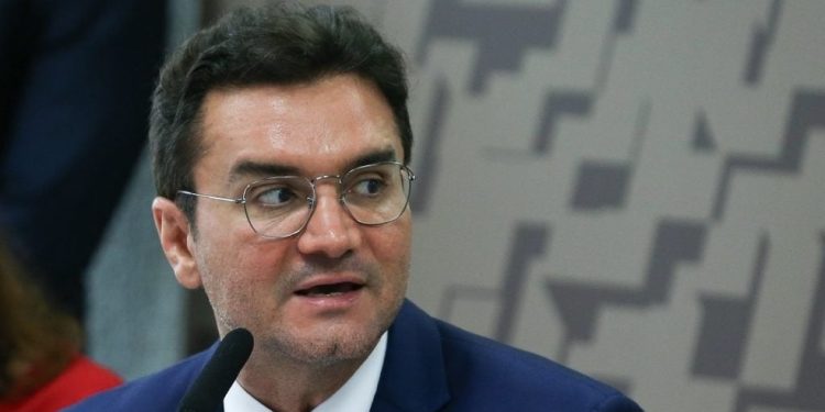União Brasil expulsa Celso Sabino após impasse sobre permanência no Ministério do Turismo