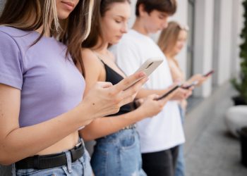 Brasil adotará exigências mais rígidas para menores de 16 anos nas redes sociais; veja como vai funcionar